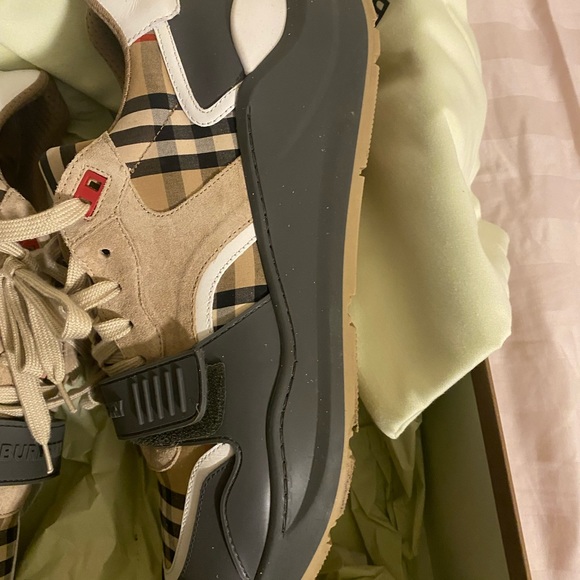 Burberry sneakers - Picture 2 of 13